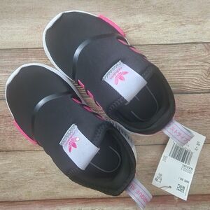 Adidas Black and Pink Sneakers Sporty Style